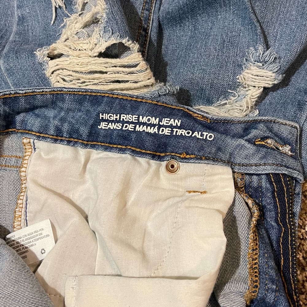 NEW! Wild Fable High Rise Distressed Cropped Mom Jean 10 - Picture 8 of 9